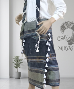 Alternative view of معوز سلاطيني مع الشال مذبل