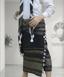 Alternative view of معوز سلاطيني مع الشال مذبل