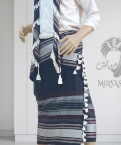 Alternative view of معوز سلاطيني مع الشال مذبل