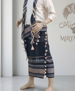 Alternative view of معوز سلاطيني مع الشال مذبل