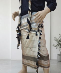 Alternative view of معوز سلاطيني مع الشال مذبل